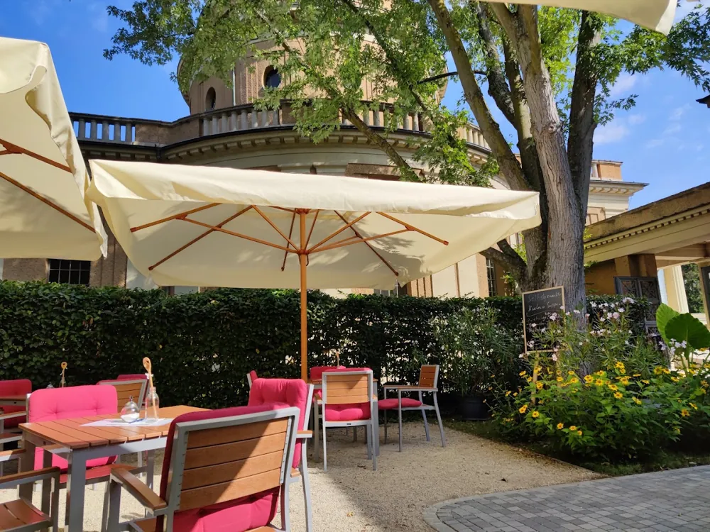Terrasse des Kaffeehauses am Waldfriedhof